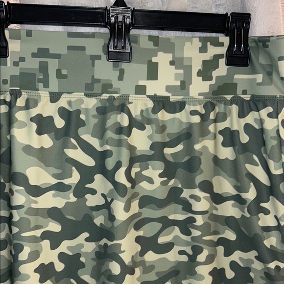 Skort Obsession Size L Camo Print Skort - Picture 2 of 9